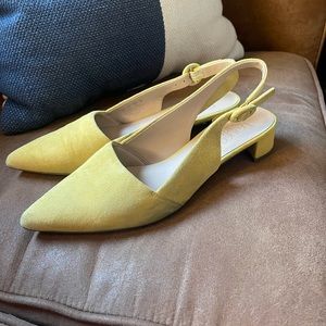 Cute yellow flats